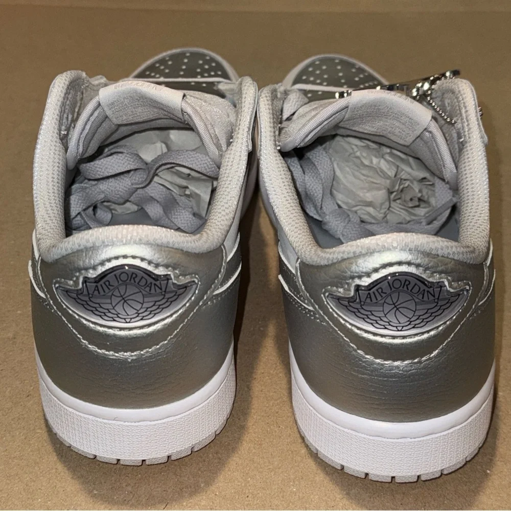 Nike Air Jordan 1 Retro Low OG Shoes Gray Metallic Silver CZ0790-002 Men's NEW - Picture 5 of 6